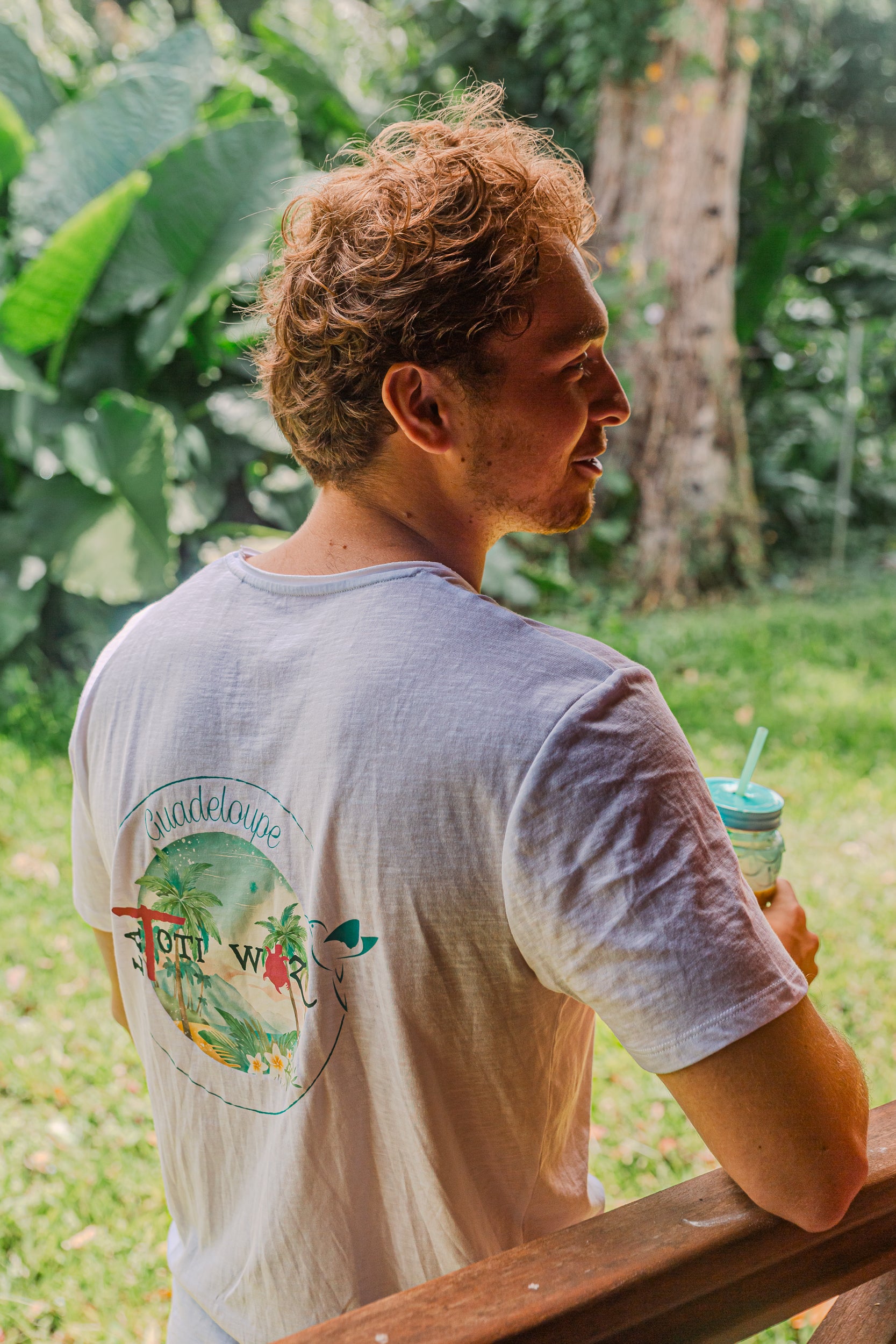 T-Shirt écoresponsable bord franc col V homme